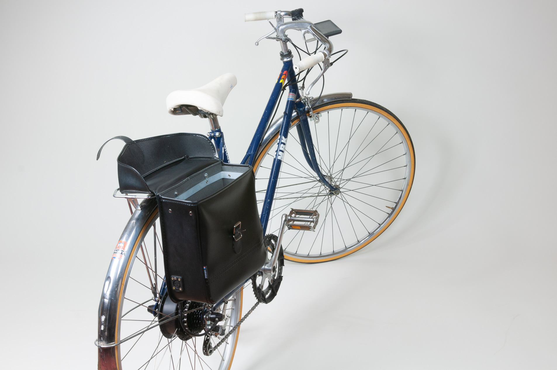 MBK Grand sport - transformation en vélo électrique - vu intérieur de la sacoche.