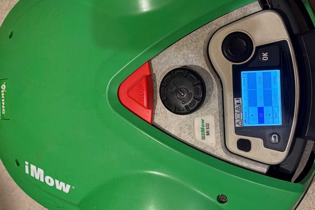 Reconditionnement d'une batterie sur un robot tondeuse viking imow modèle AAI 131
